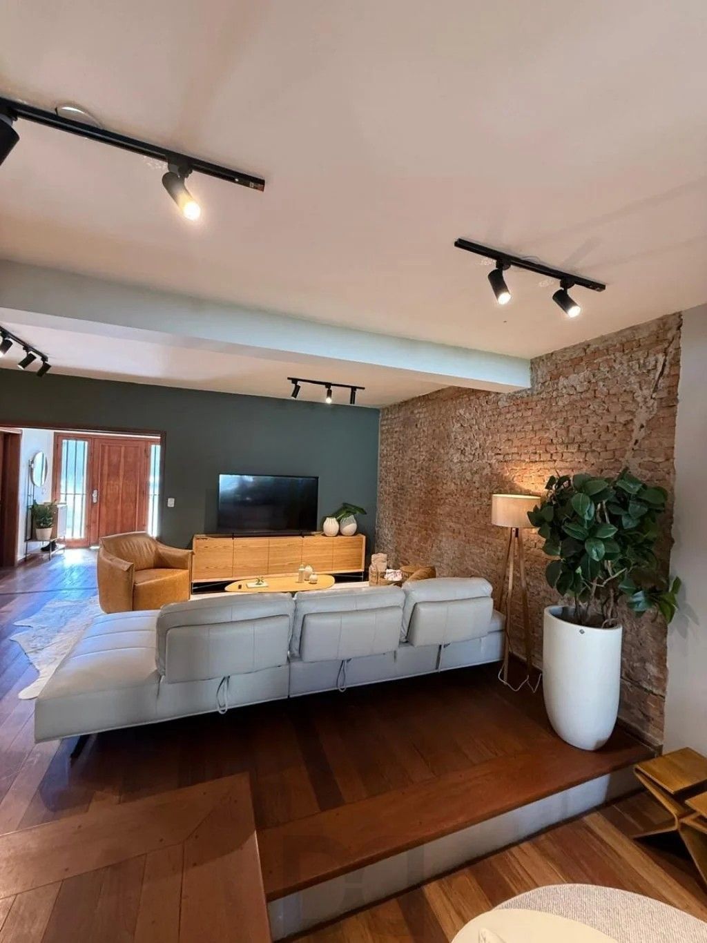 Casa de 3 dormitórios e 4 vagas de garagem no Bairro gloria em Porto Alegre. — foto 14