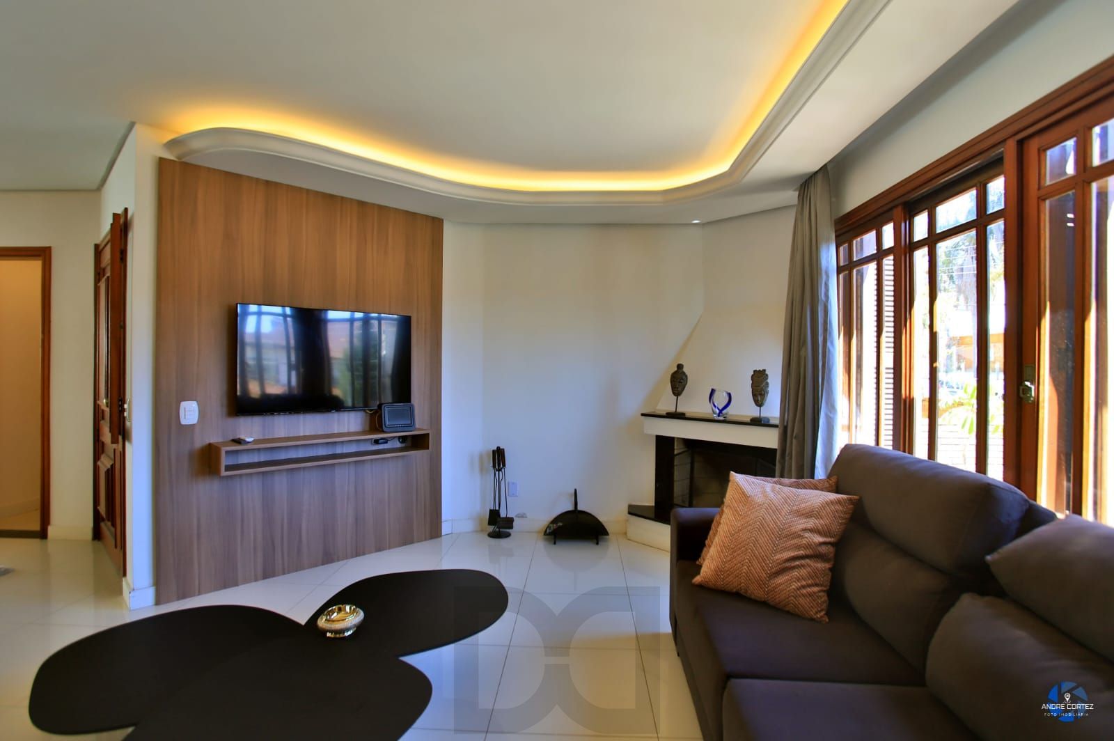 Casa de 3 dormitórios, 3 vagas e pátio com piscina bairro Chácara das Pedras. — foto 11