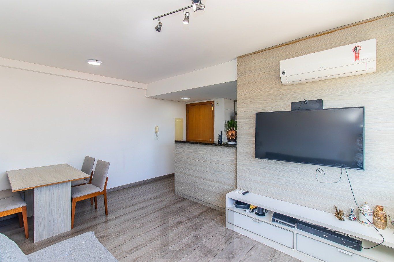 Apartamento 2 Dormitórios com Terraço e 2 Vagas – Higienópolis, Porto Alegre — foto 3