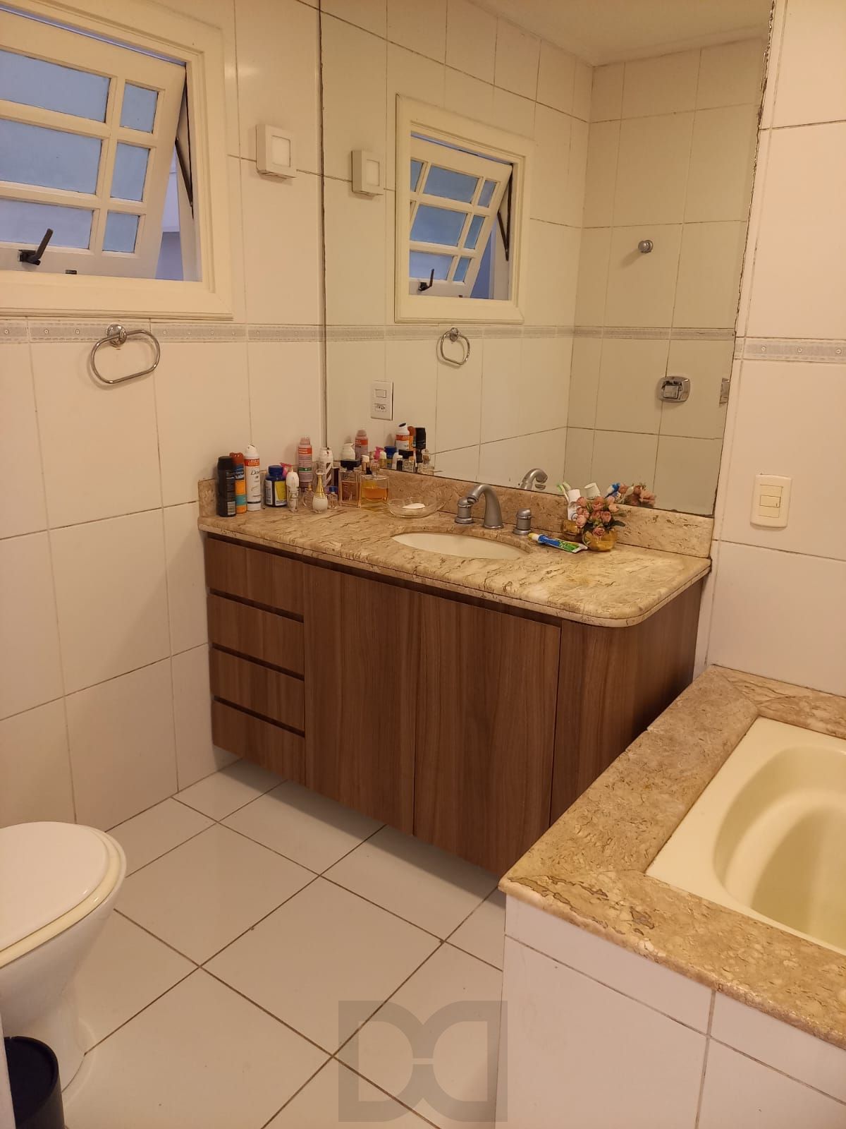 Casa com 4 dormitórios no Bairro Chácara das Pedras — foto 51