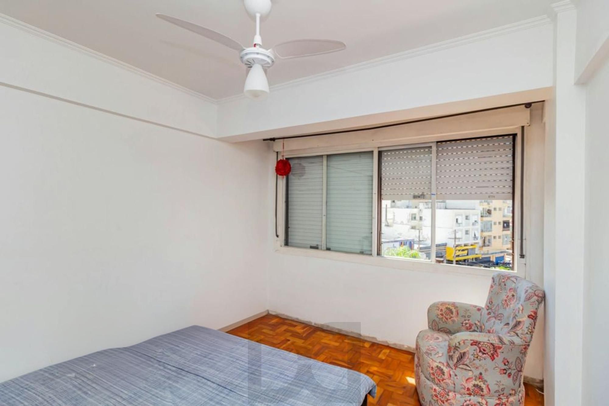 Apartamento com 2 quartos, elevador semi mobiliado no bairro Floresta. — foto 15