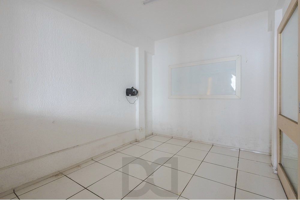 Casa com 4 quartos, 7 vagas e pátio no Bairro Higienópolis — foto 9