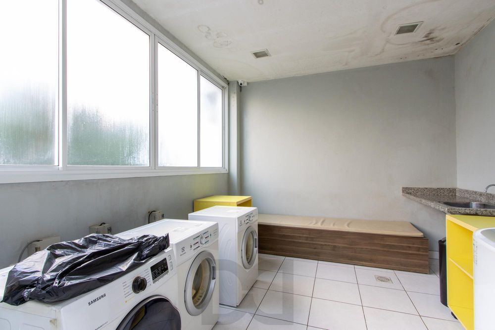 Apartamento semi mobiliado de 2 quartos, elevador e vaga no bairro Partenon. — foto 24
