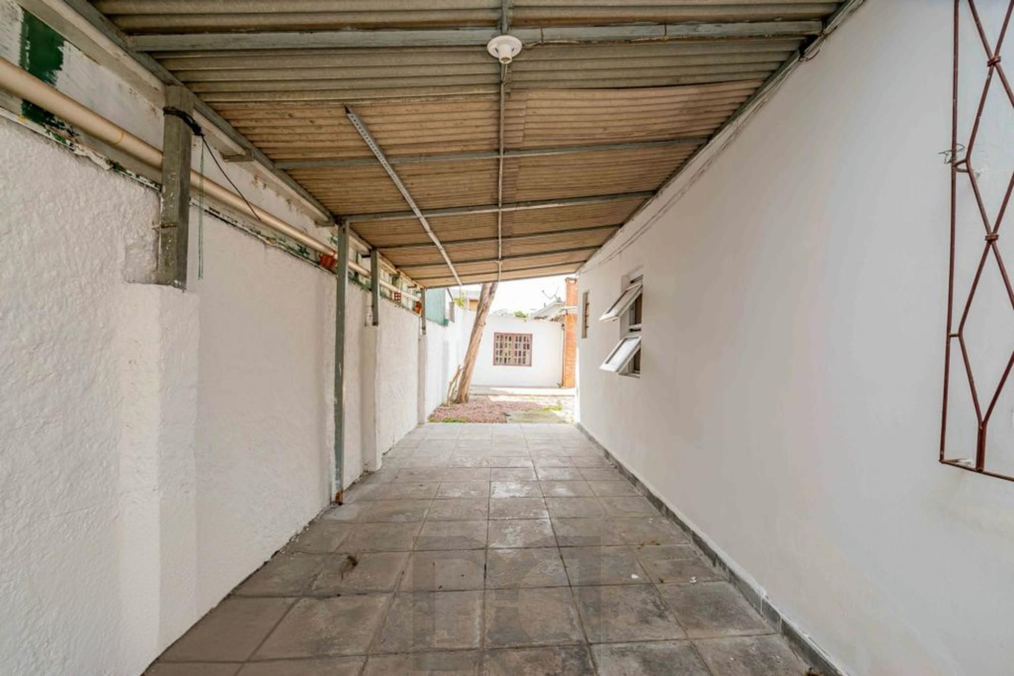 Casa de 2 dormitórios, churrasqueira, pátio, 4 vagas no bairro Ipanema — foto 27