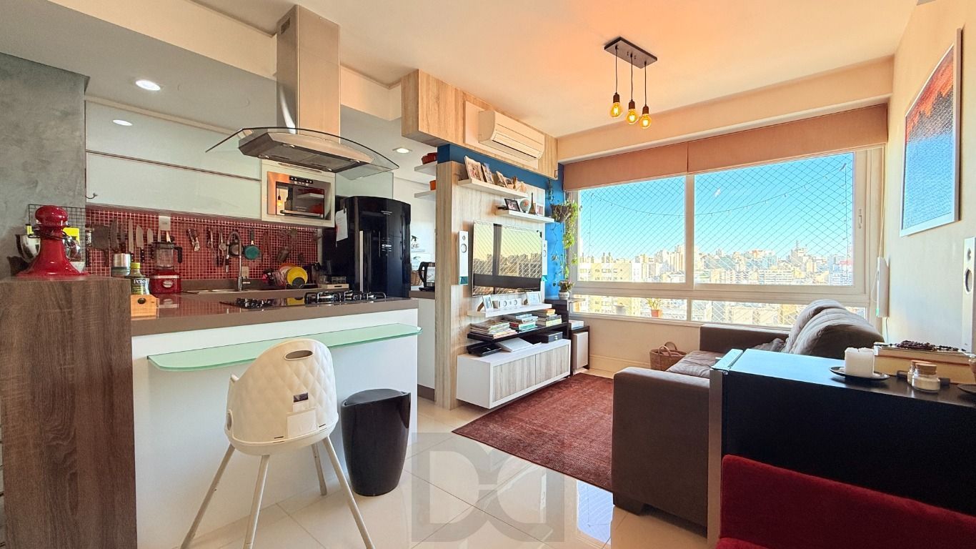 Apartamento 2 dormitórios, 1 vaga, elevador na Rua General Lima e Silva. — foto 1
