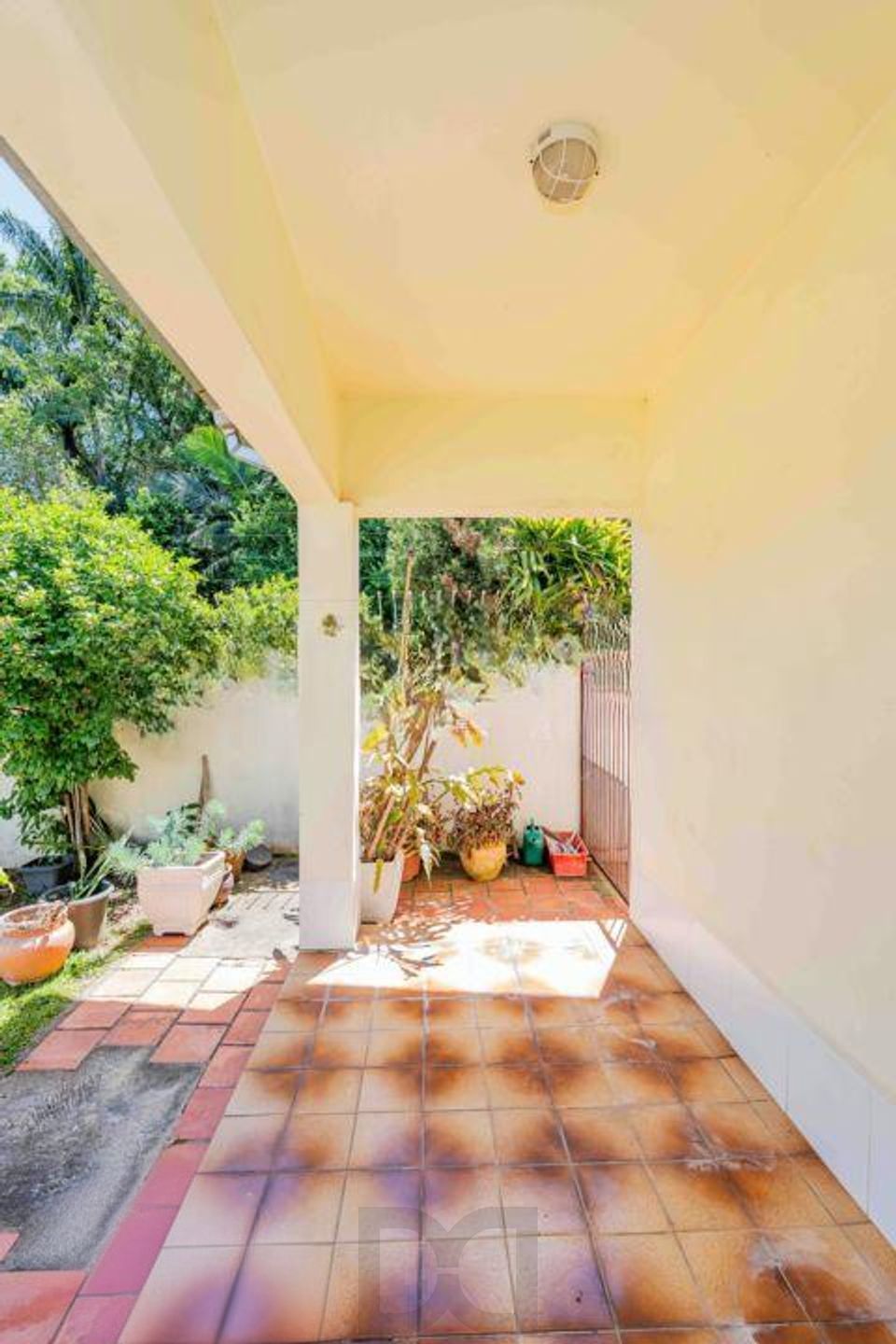 Casa de 2 quartos, 2 banheiros,pátio,churrasqueira, 7 vagas no bairro Guarujá. — foto 29