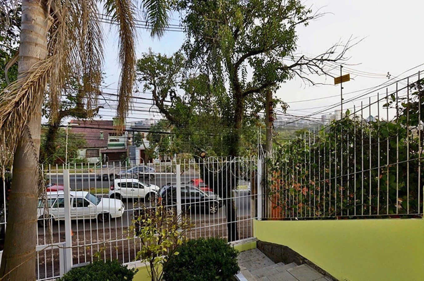 Casa com pátio, piscina e churrasqueira, no Bairro Nonoai — foto 11