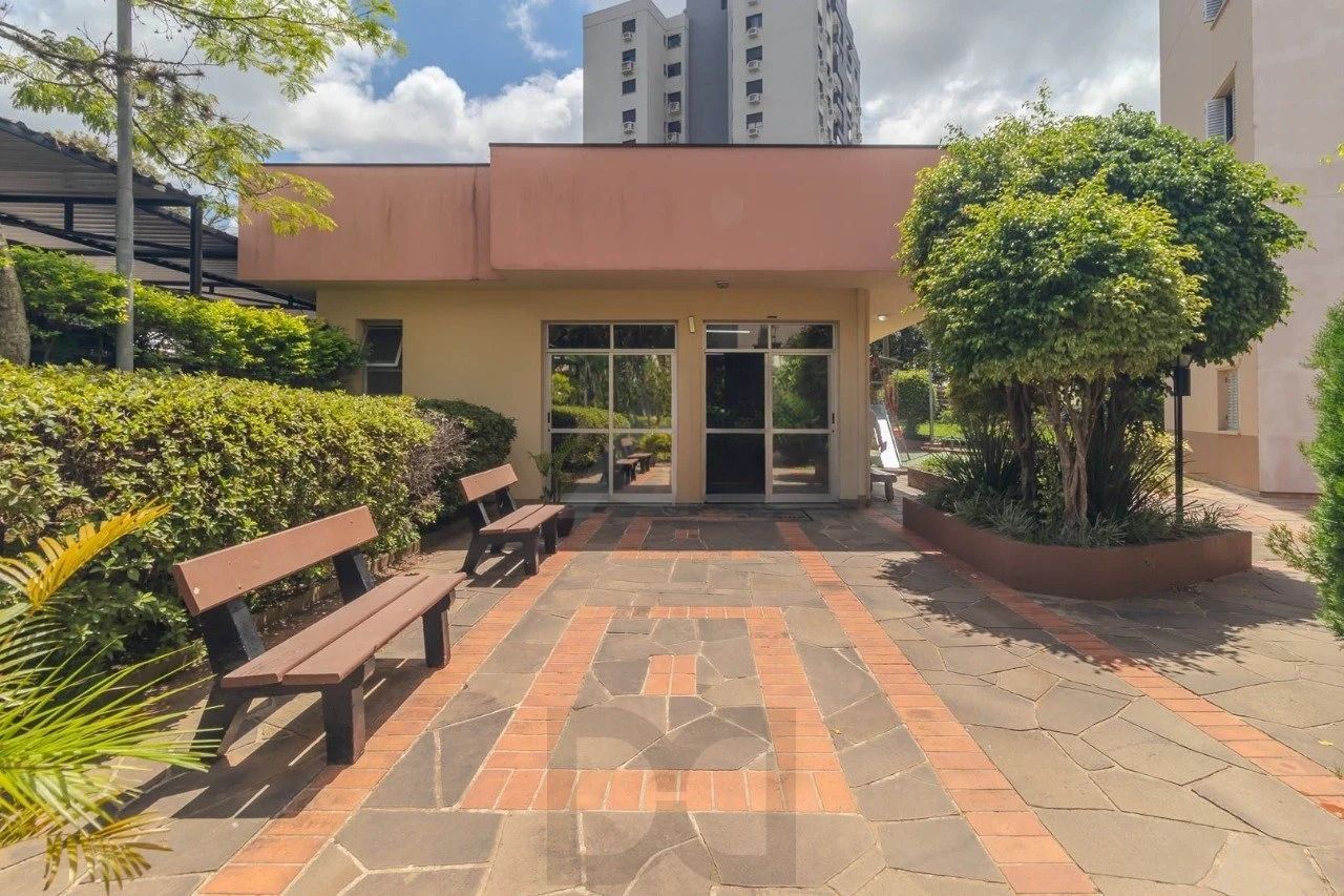 Apartamento 2 Dormitórios com 1 vaga coberta e elevador no Alto Petrópolis — foto 31