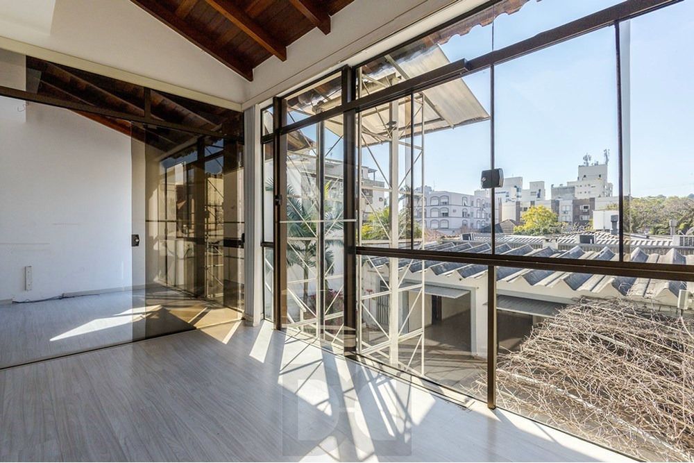 Casa com 4 quartos, 7 vagas e pátio no Bairro Higienópolis — foto 40