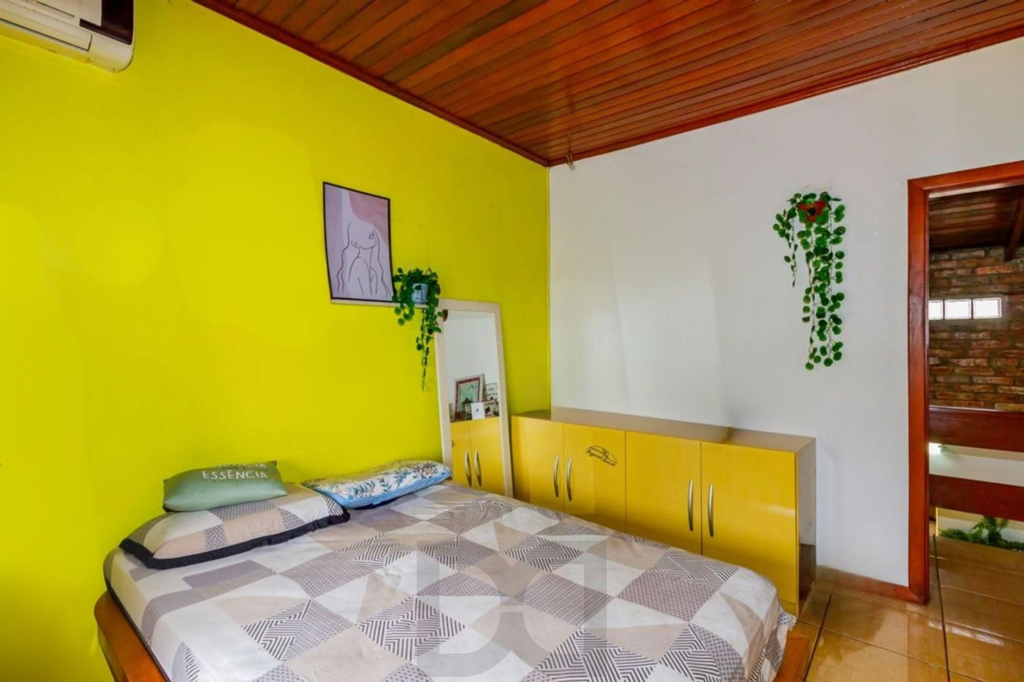 Casa com 5 quartos, 2 vagas e pátio, no Bairro Sarandí — foto 13