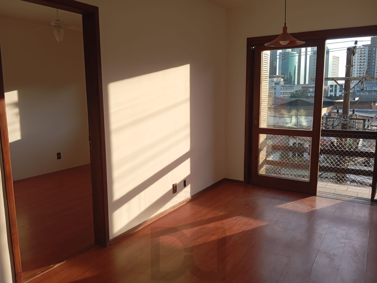 Apartamento com 1 Suite, sacada e 1 vaga de garagem no bairro Cidade Baixa — foto 5