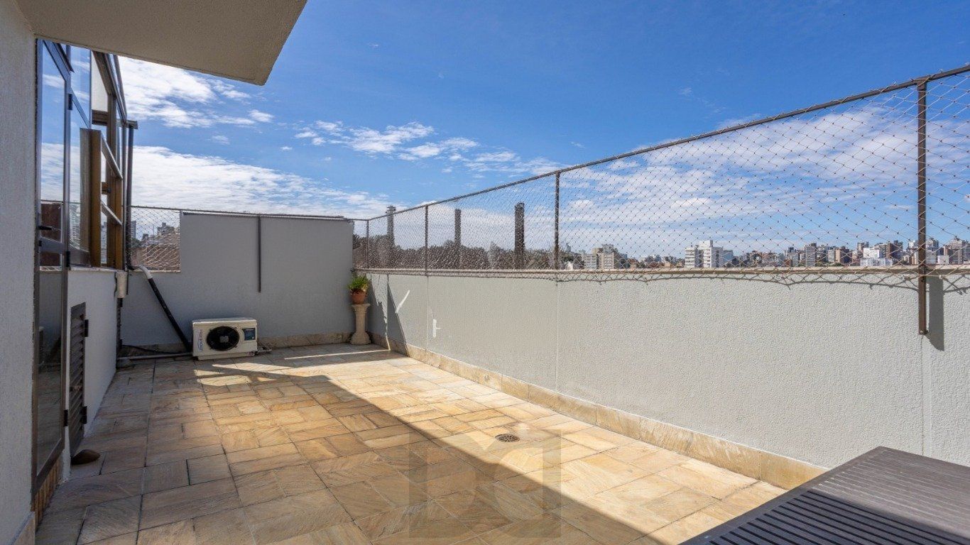 Cobertura com 3 Quartos, 1 suíte, 2 vagas e 211m² no Petrópolis. — foto 37