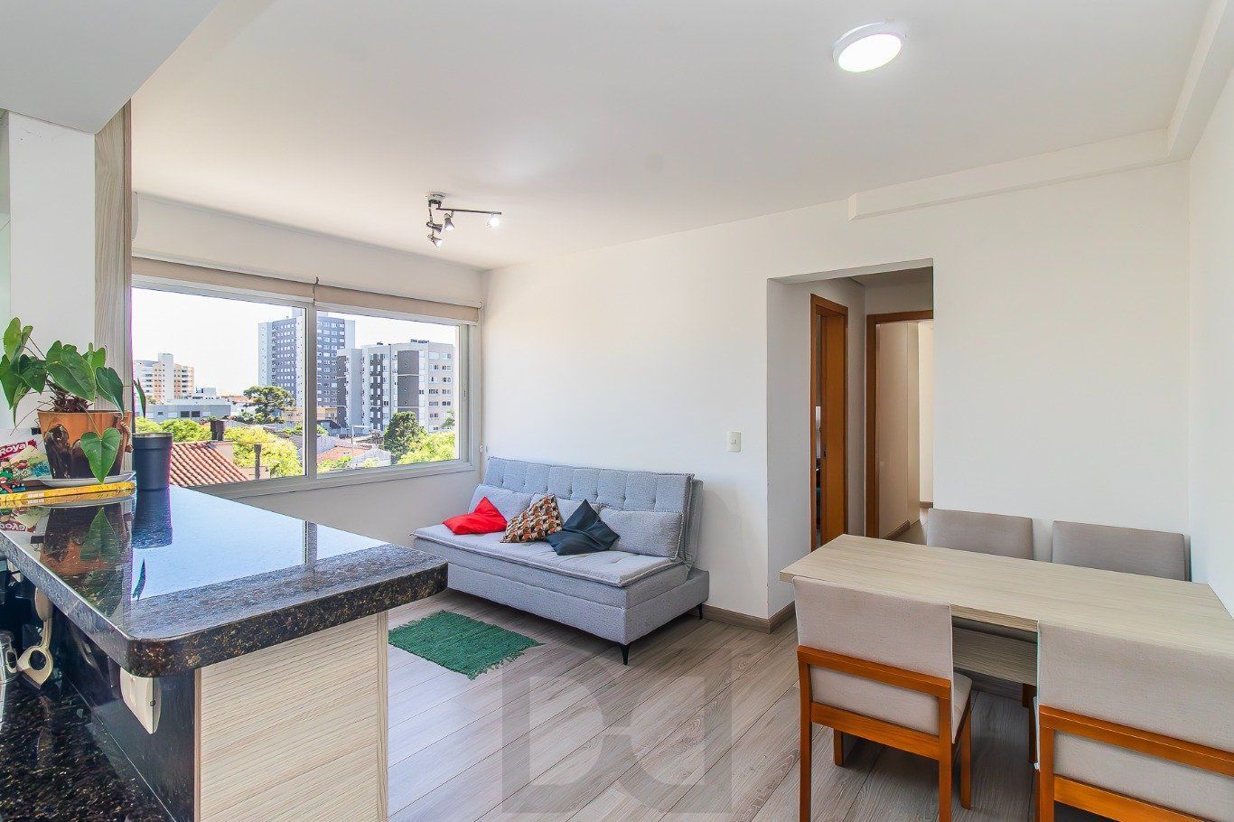Apartamento 2 Dormitórios com Terraço e 2 Vagas – Higienópolis, Porto Alegre — foto 1