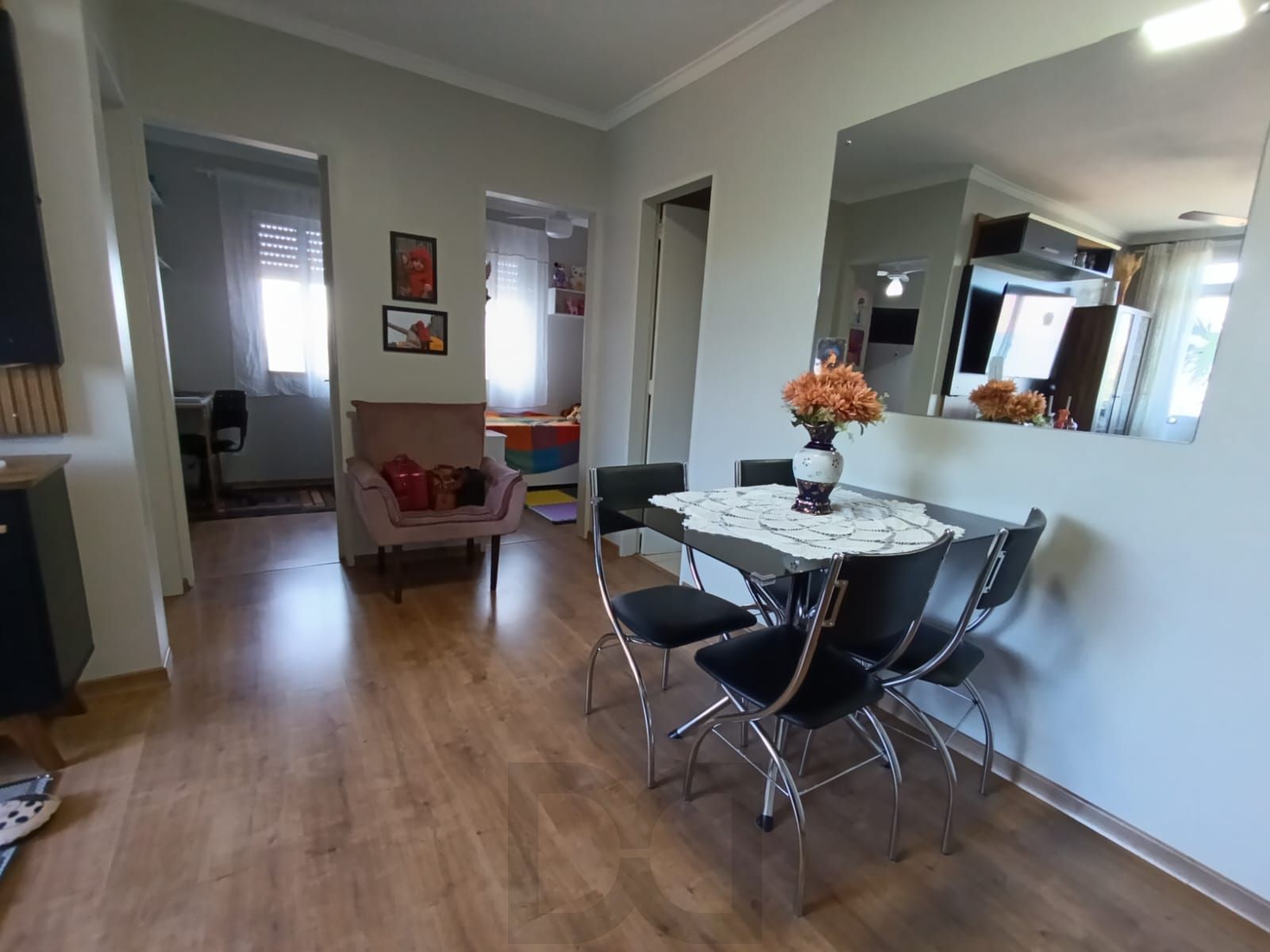 Apartamento semi mobiliado de 3 quartos e 1 vaga no bairro Sarandi. — foto 2
