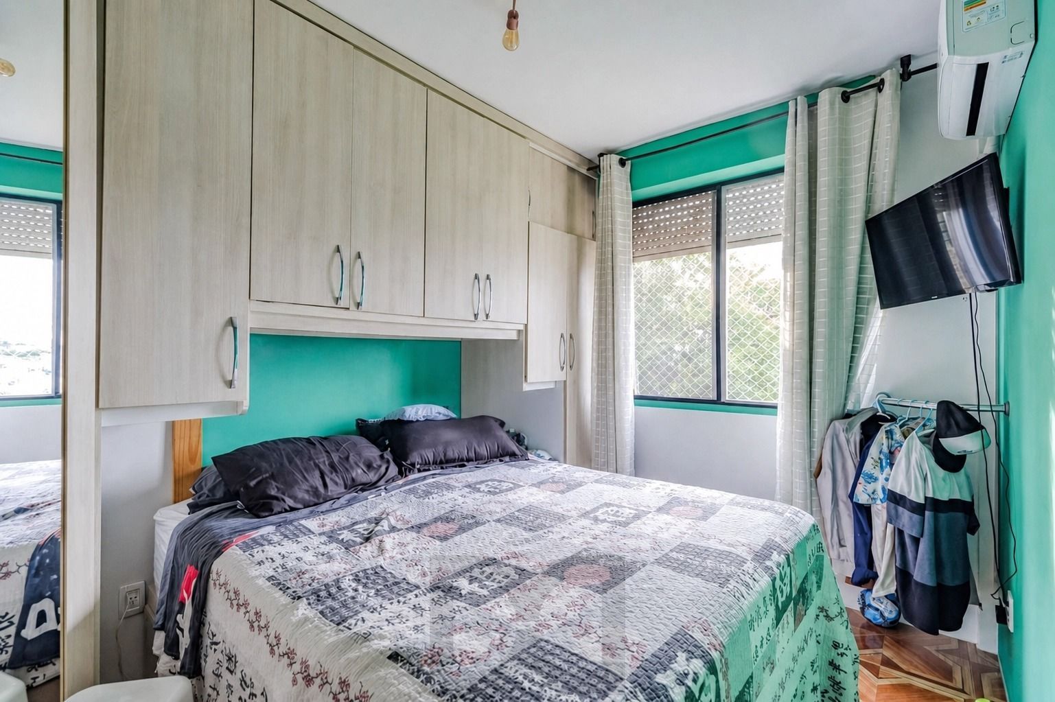 Apartamento de 2 dormitórios, semi mobiliado e 47m² no bairro Camaquã. — foto 14