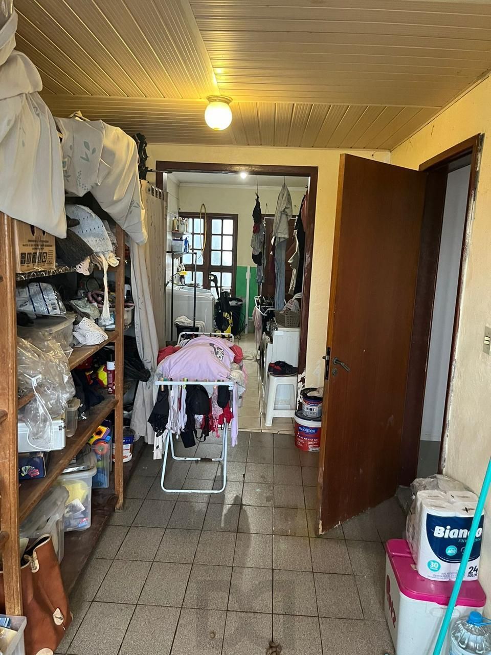 Casa com 4 quartos, sendo 1 suíte, vaga e Piscina Bairro Cavalhada — foto 17