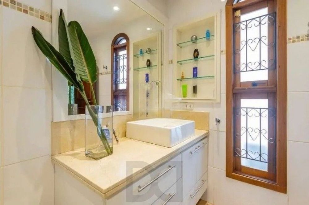 Casa de 3 quartos, piscina, churrasqueira, 7 vagas no bairro Tristeza — foto 31