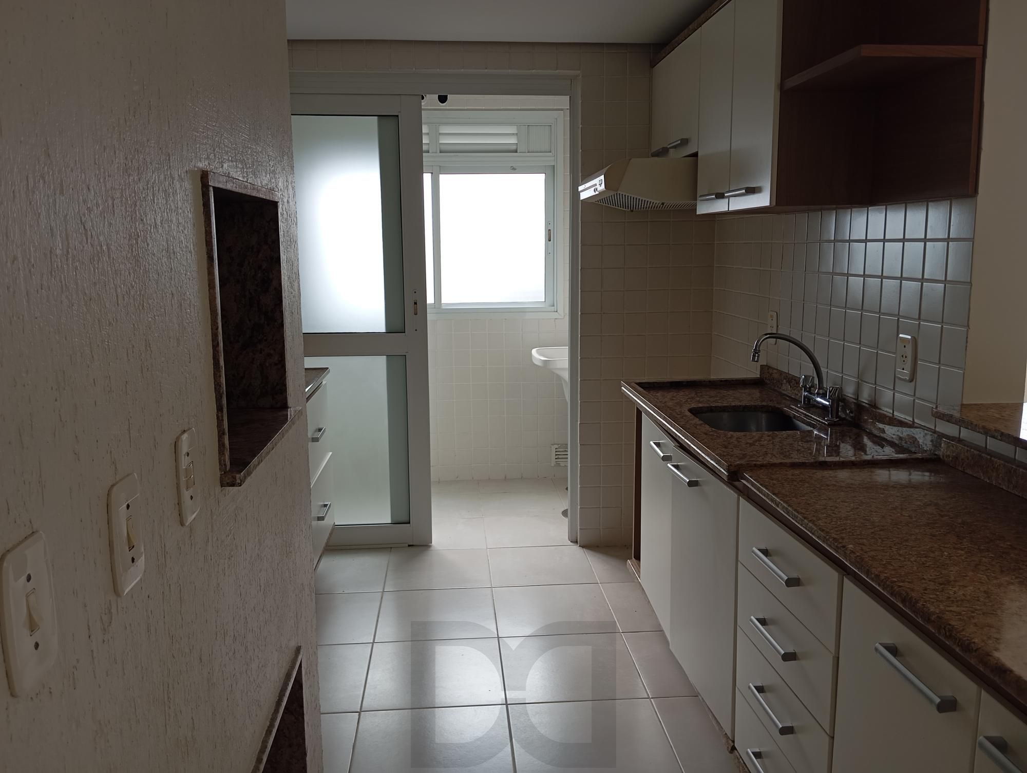Apartamento com 2 Dormitórios, Vaga Dupla e Elevador no Floresta — foto 3