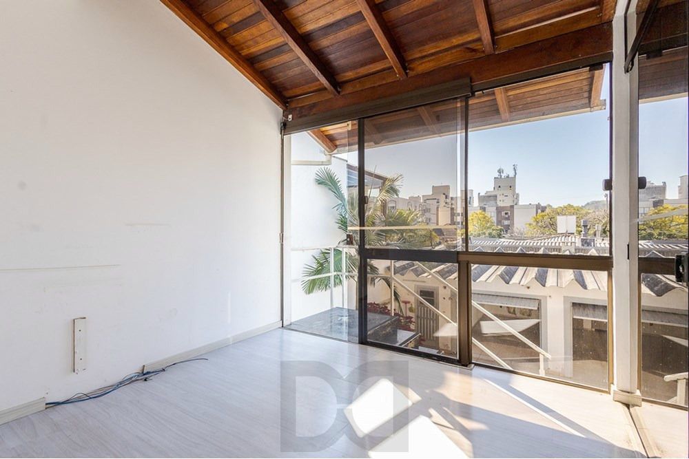 Casa com 4 quartos, 7 vagas e pátio no Bairro Higienópolis — foto 37