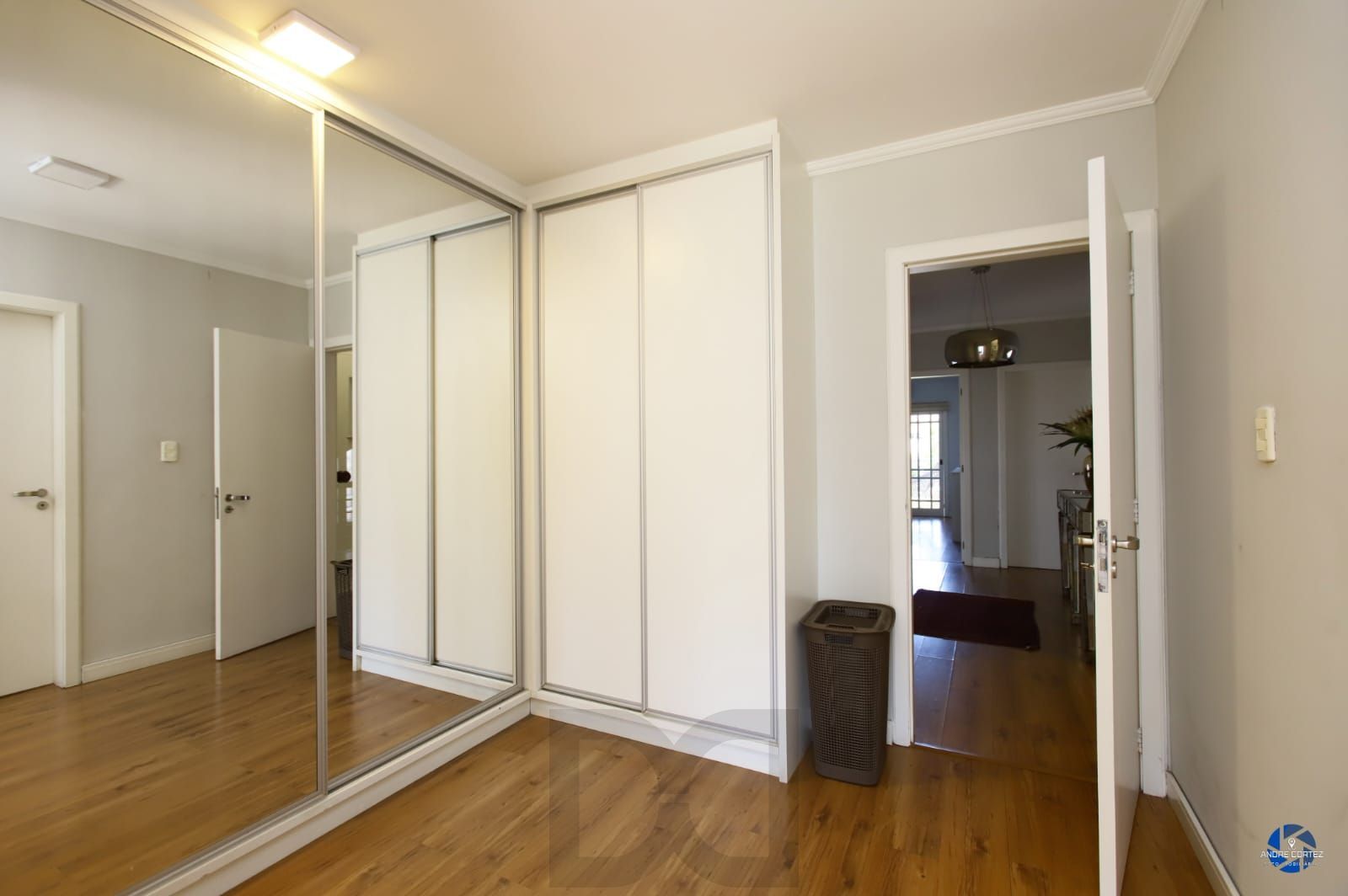 Casa com 4 dormitórios no Bairro Chácara das Pedras — foto 44