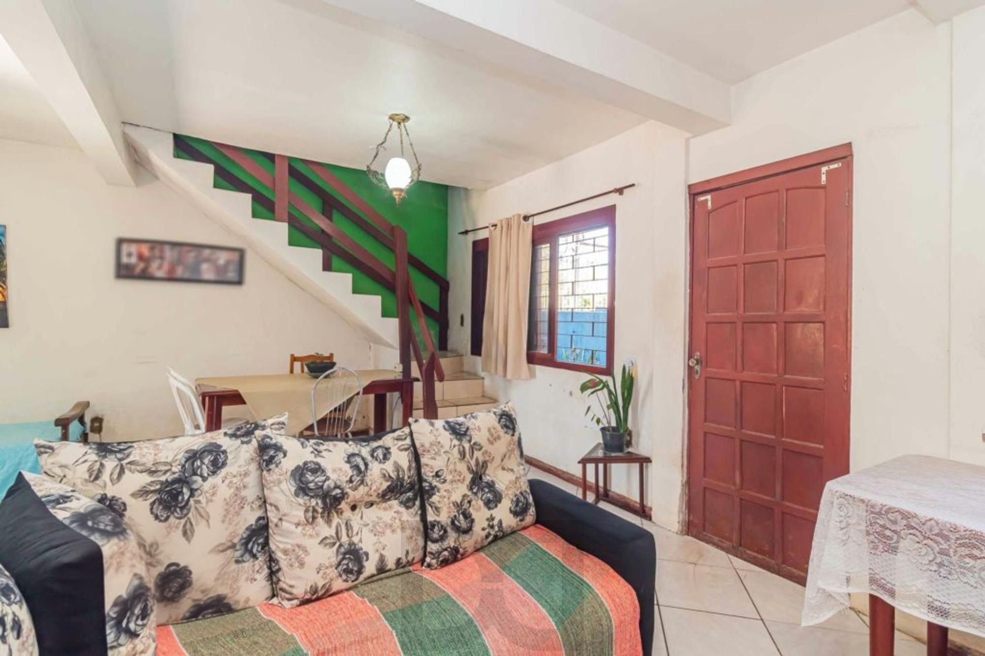 Casa com 4 quartos, 1 suíte , vaga de garagem e churrasqueira à venda em Sarandi. — foto 7