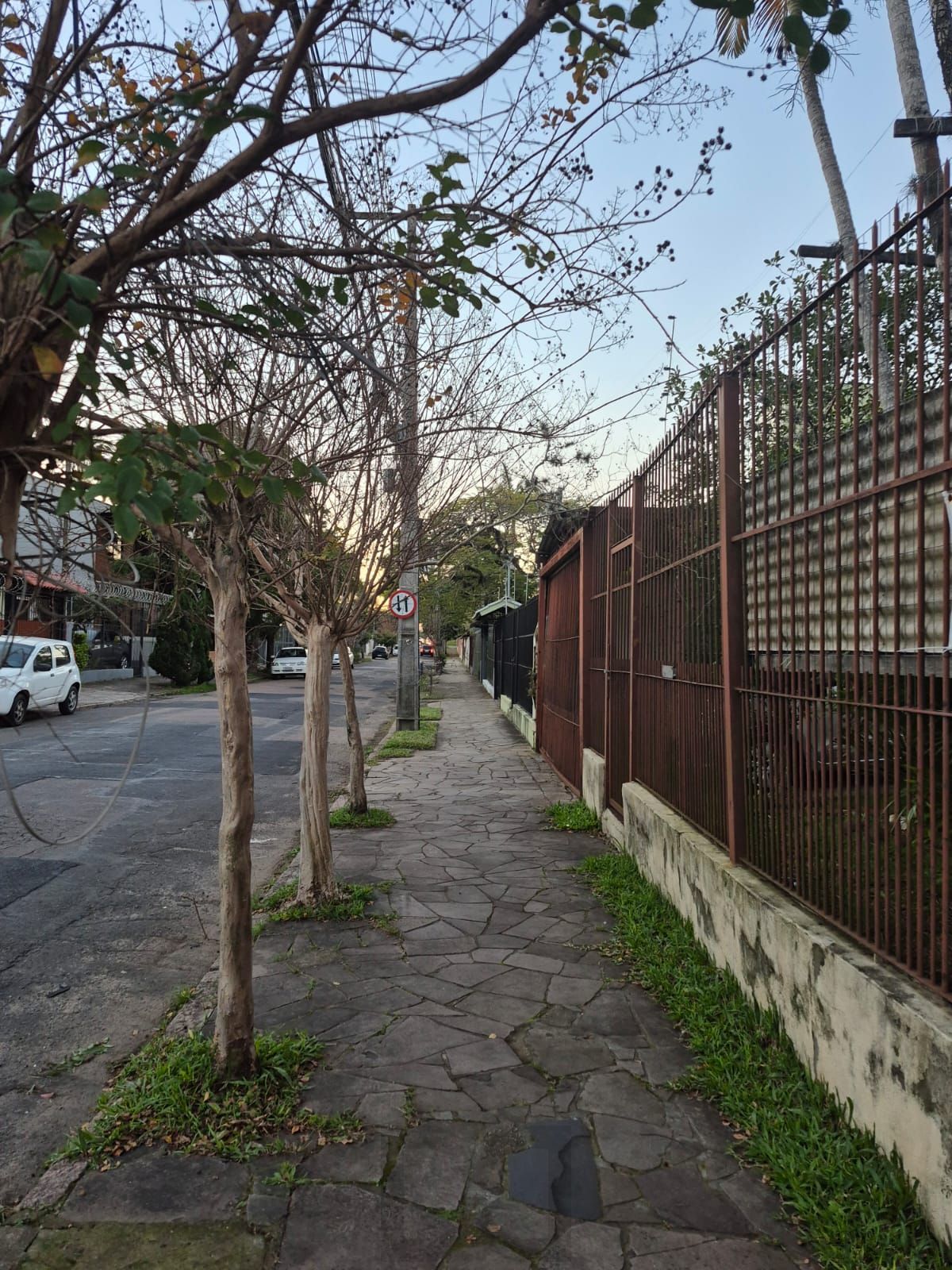 Casa mista de 3 quartos e 2 vagas no bairro Sarandi. — foto 29