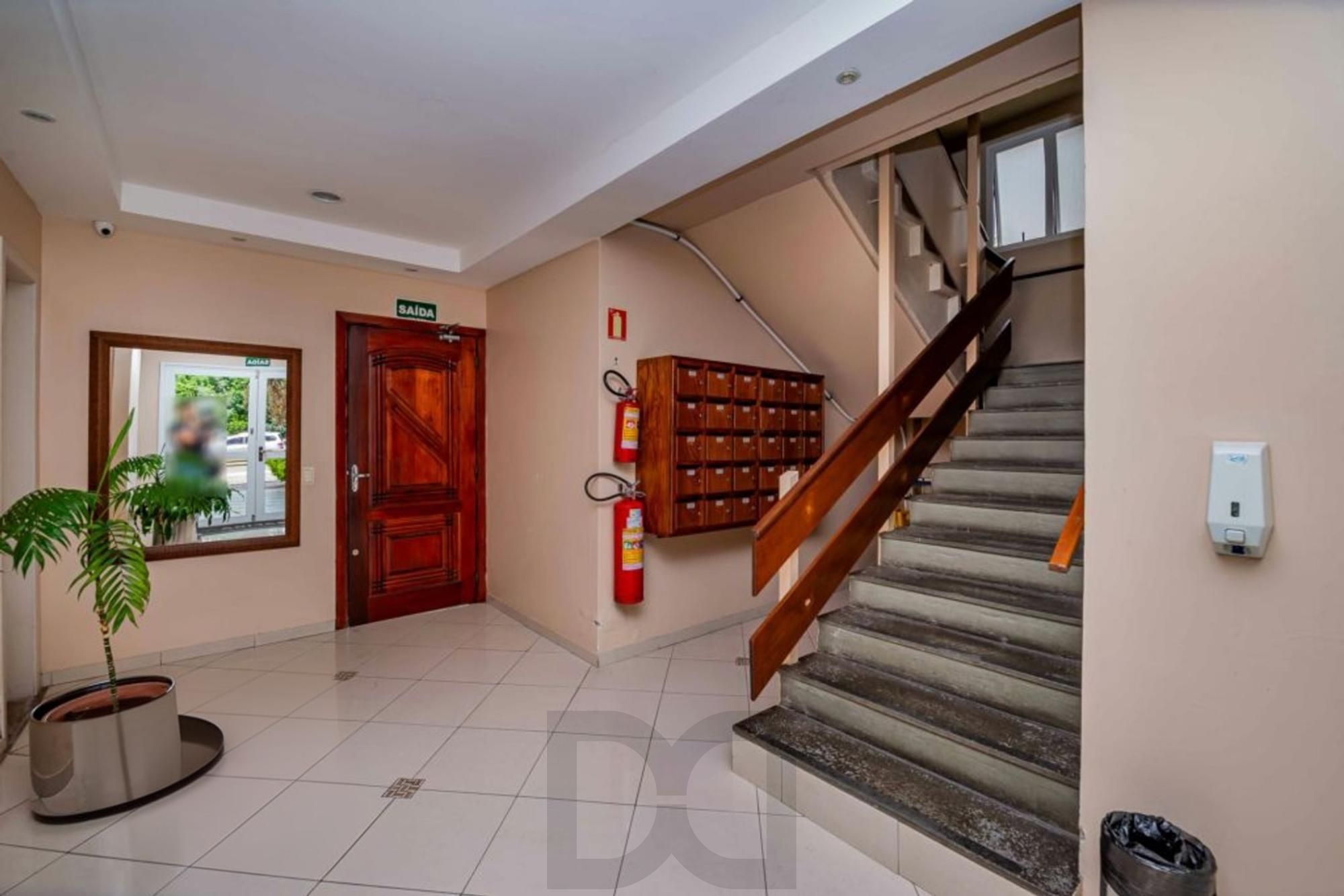 Apartamento semi mobiliado de 3 quartos, elevador, 1 vaga no bairro Cavalhada — foto 31
