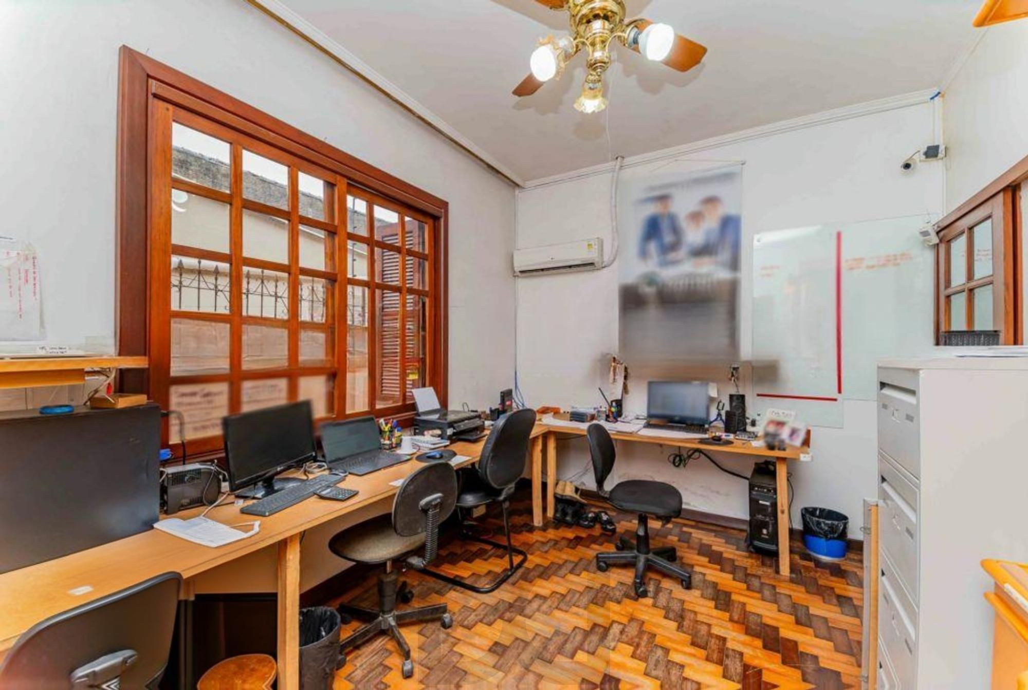 Casa de 3 quartos, churrasqueira, terraço, 2 vagas no bairro Glória. — foto 25