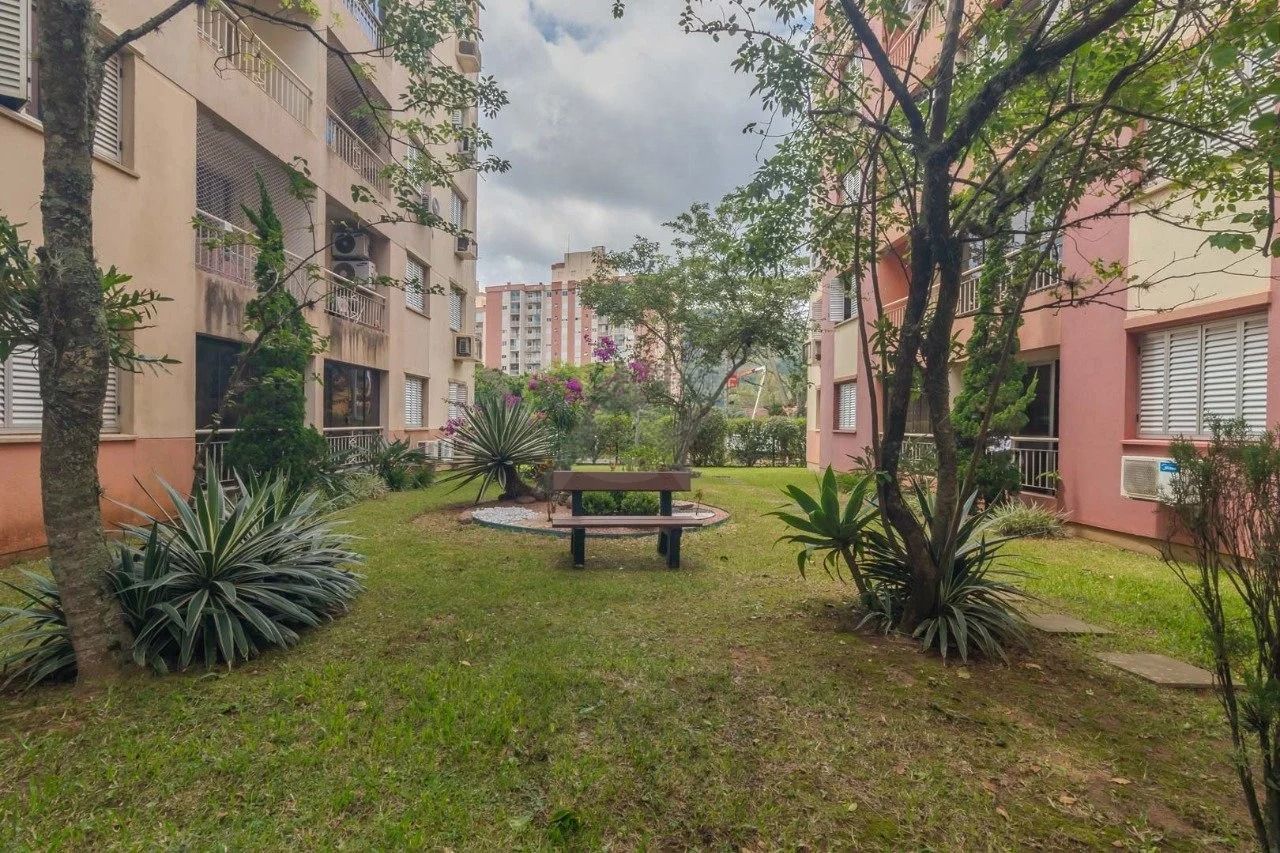 Apartamento 2 Dormitórios com 1 vaga coberta e elevador no Alto Petrópolis — foto 23