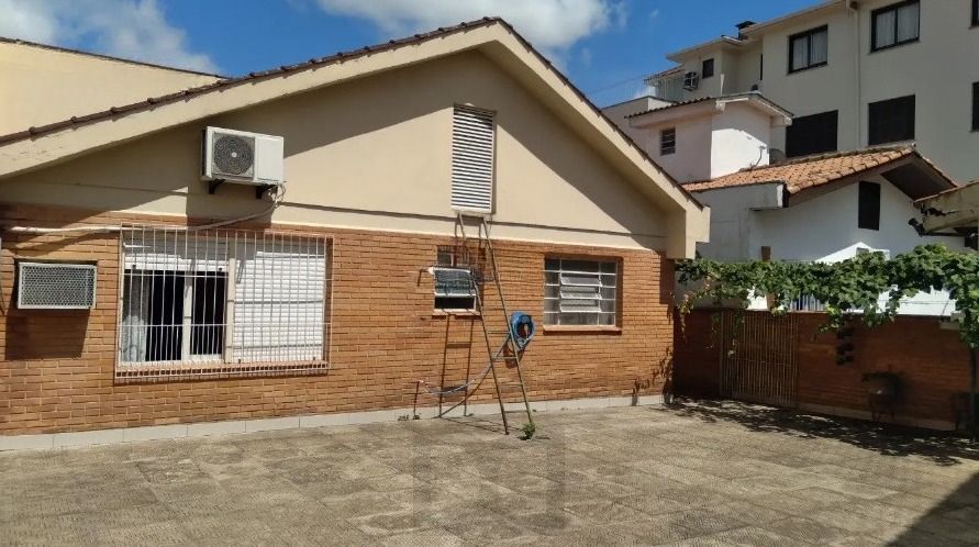 Casa com pátio e 3 dormitórios no Bairro Jardim Itu. — foto 1