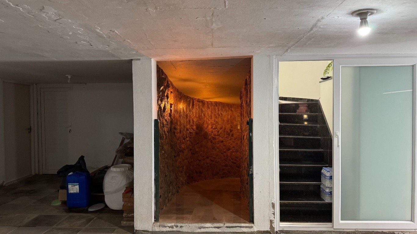 Casa com 4 Quartos, 3 suítes, 4 vagas e 600 m² privativos no Jardim Lindóia. — foto 62