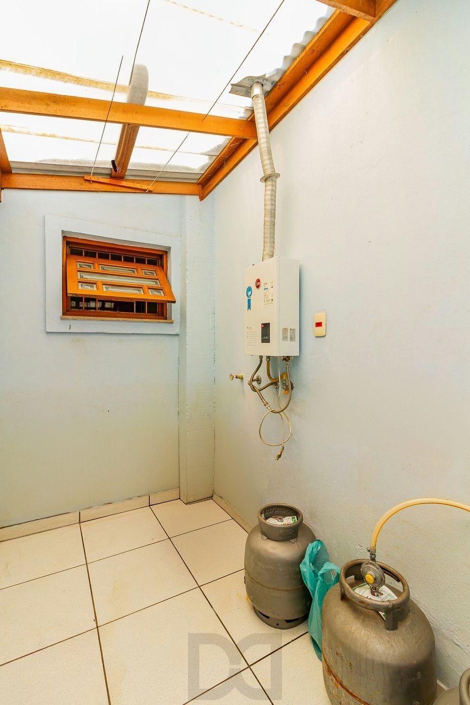 Casa com 5 quartos, 2 vagas e pátio, no Bairro Sarandí — foto 32