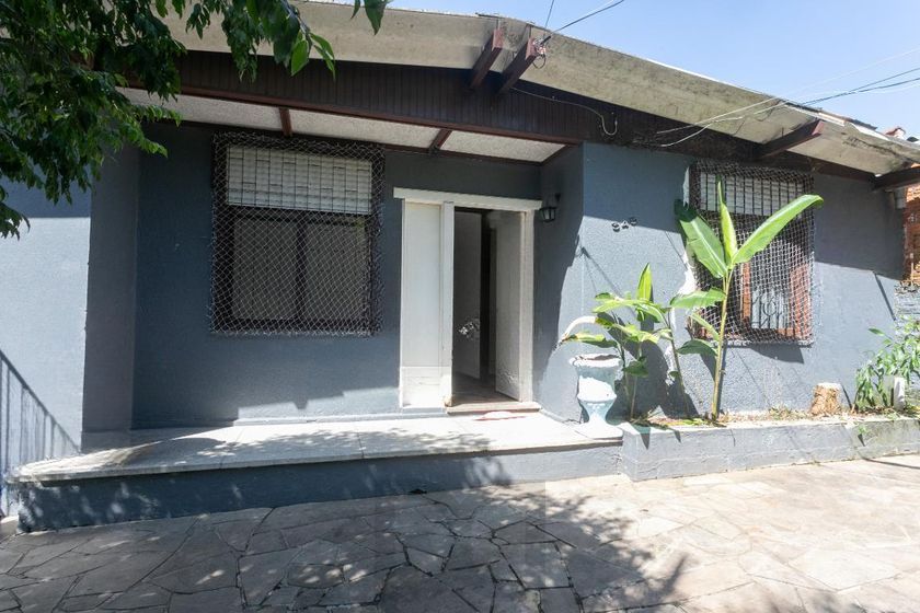 Casa com 3 dormitórios e 2 vagas no Bairro Parque dos Maias — foto 1
