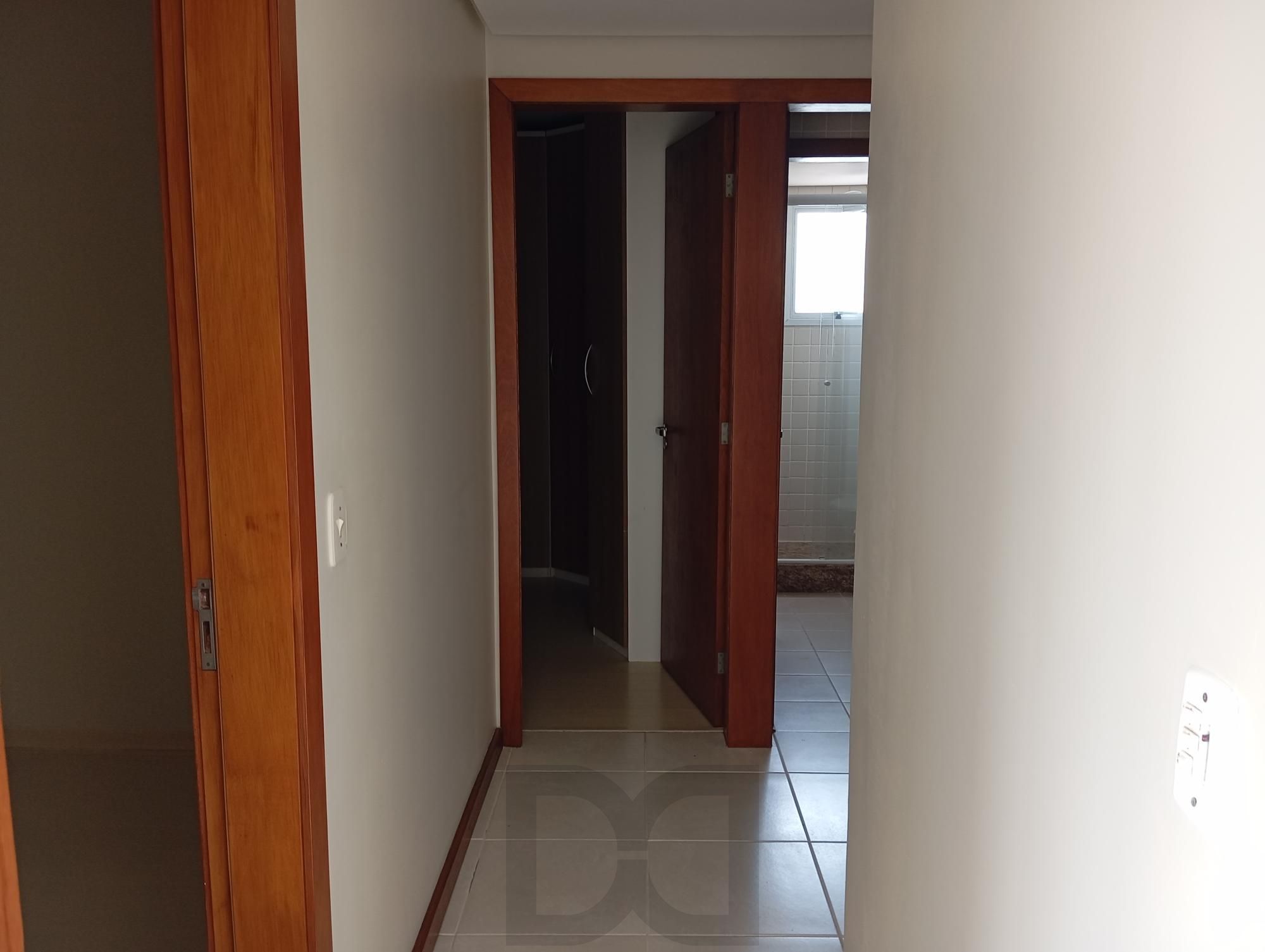 Apartamento com 2 Dormitórios, Vaga Dupla e Elevador no Floresta — foto 12