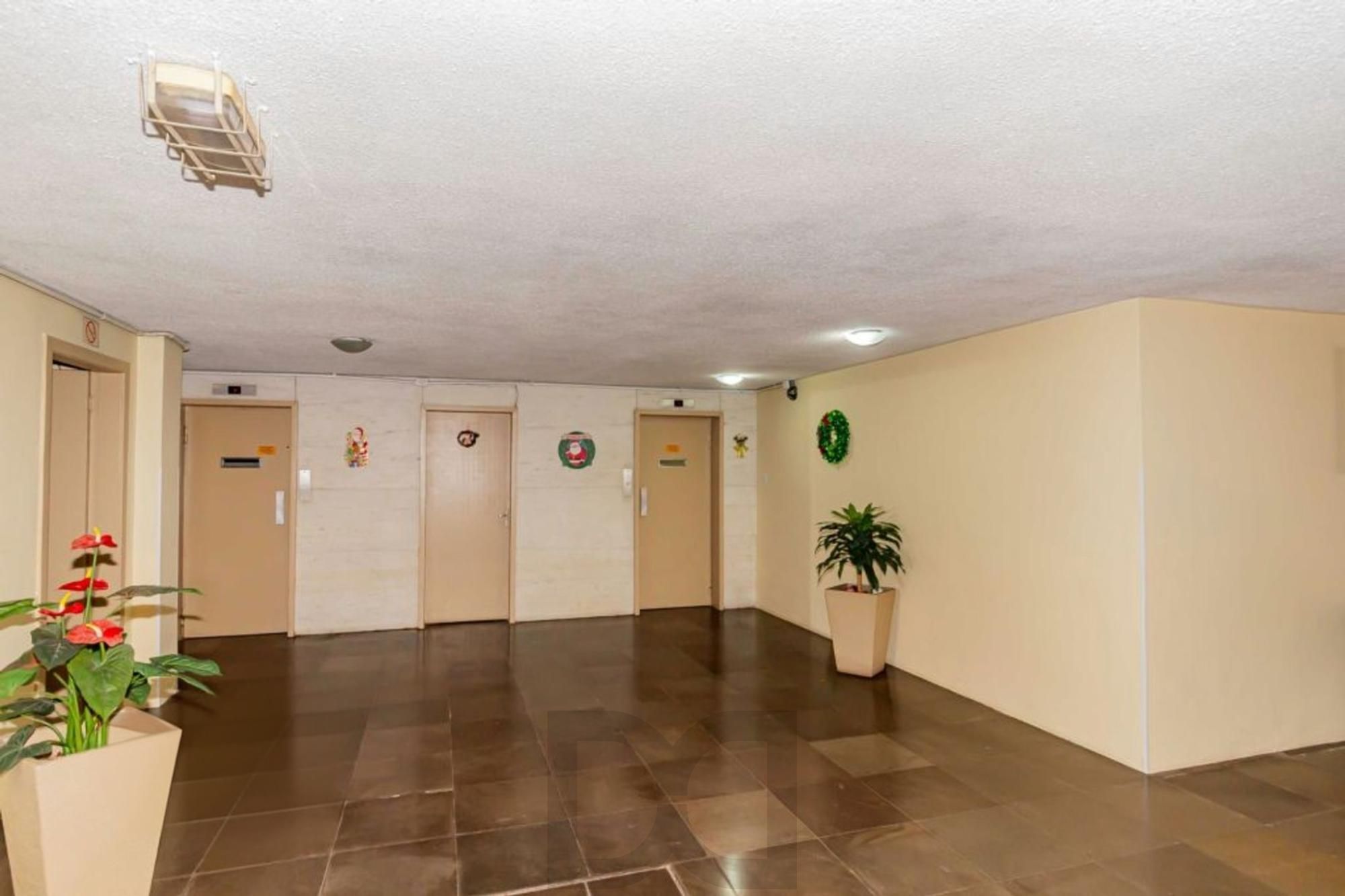 Apartamento com 2 quartos, elevador semi mobiliado no bairro Floresta. — foto 39