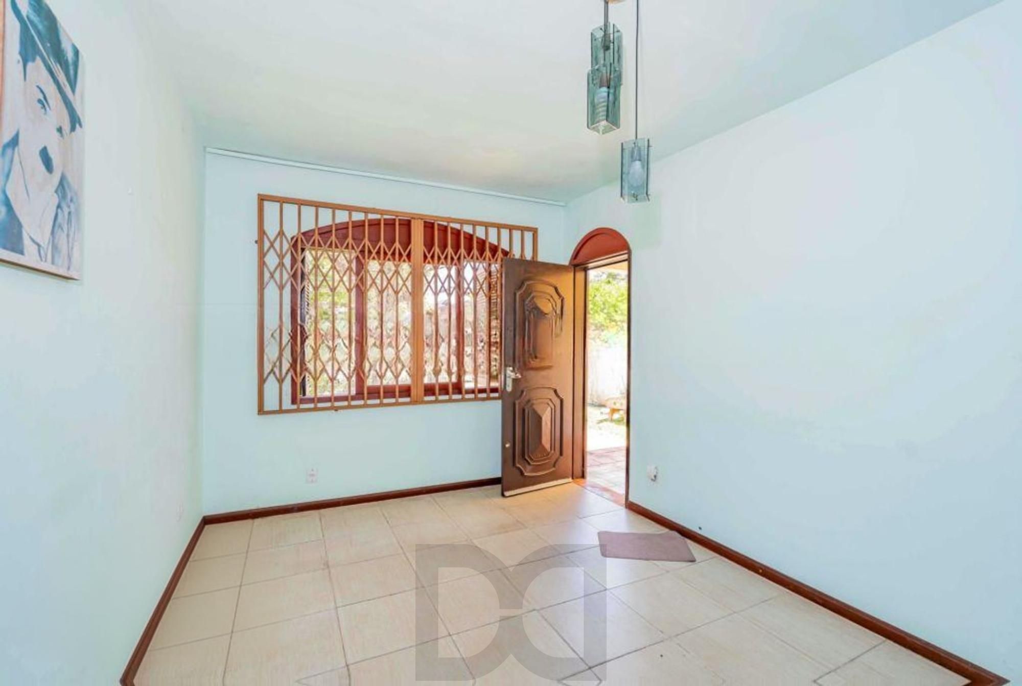 Casa de 2 quartos, 2 banheiros,pátio,churrasqueira, 7 vagas no bairro Guarujá. — foto 3