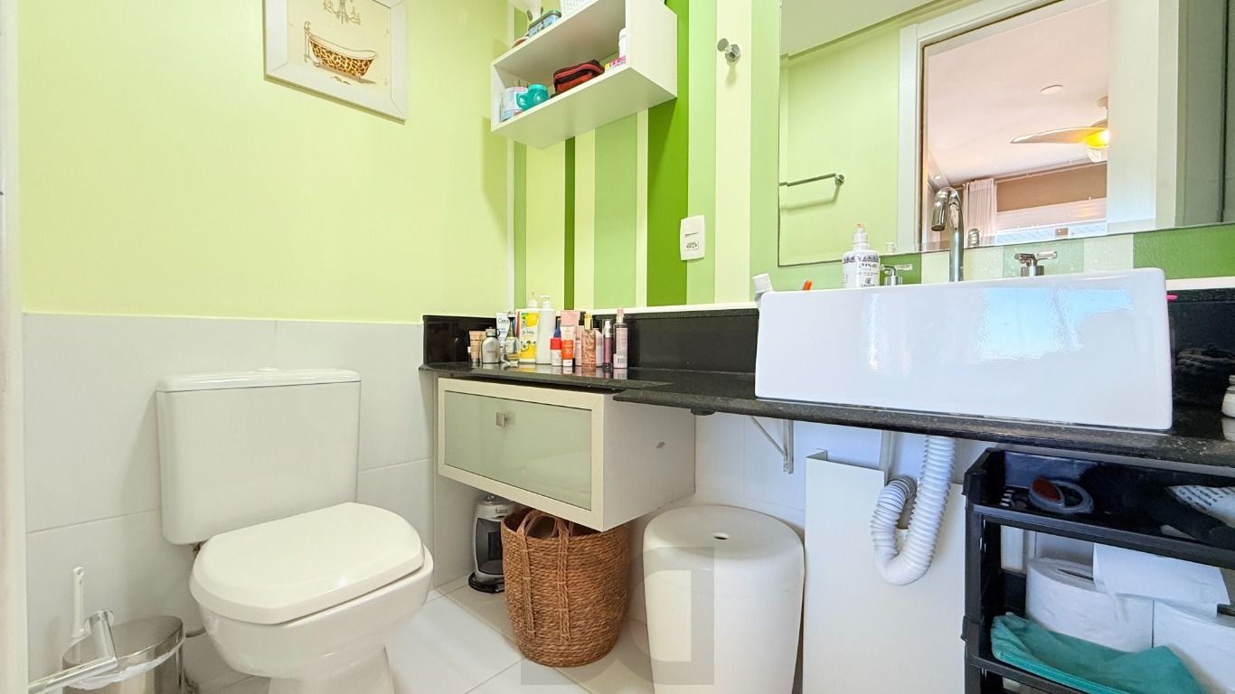 Apartamento 2 dormitórios, 1 vaga, elevador na Rua General Lima e Silva. — foto 13