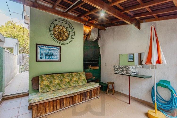 Casa com 6 quartos, 2 vagas e pátio no Bairro Higienópolis — foto 22