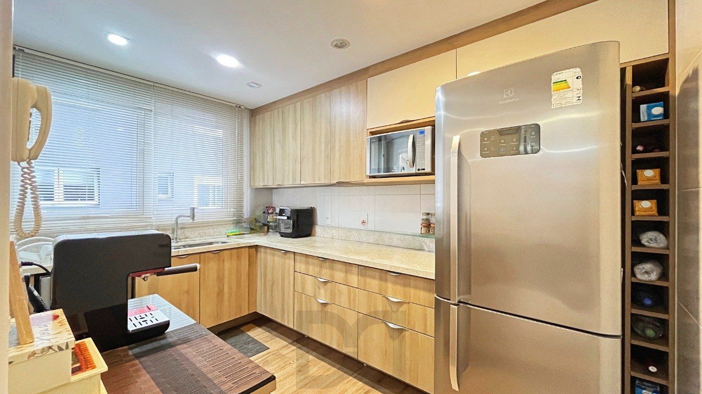 Apartamento com 3 quartos, 3 suítes e 128m² à venda em Menino Deus. — foto 18