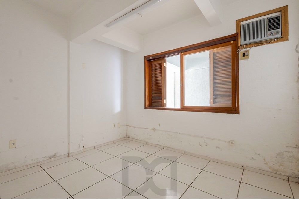Casa com 4 quartos, 7 vagas e pátio no Bairro Higienópolis — foto 13