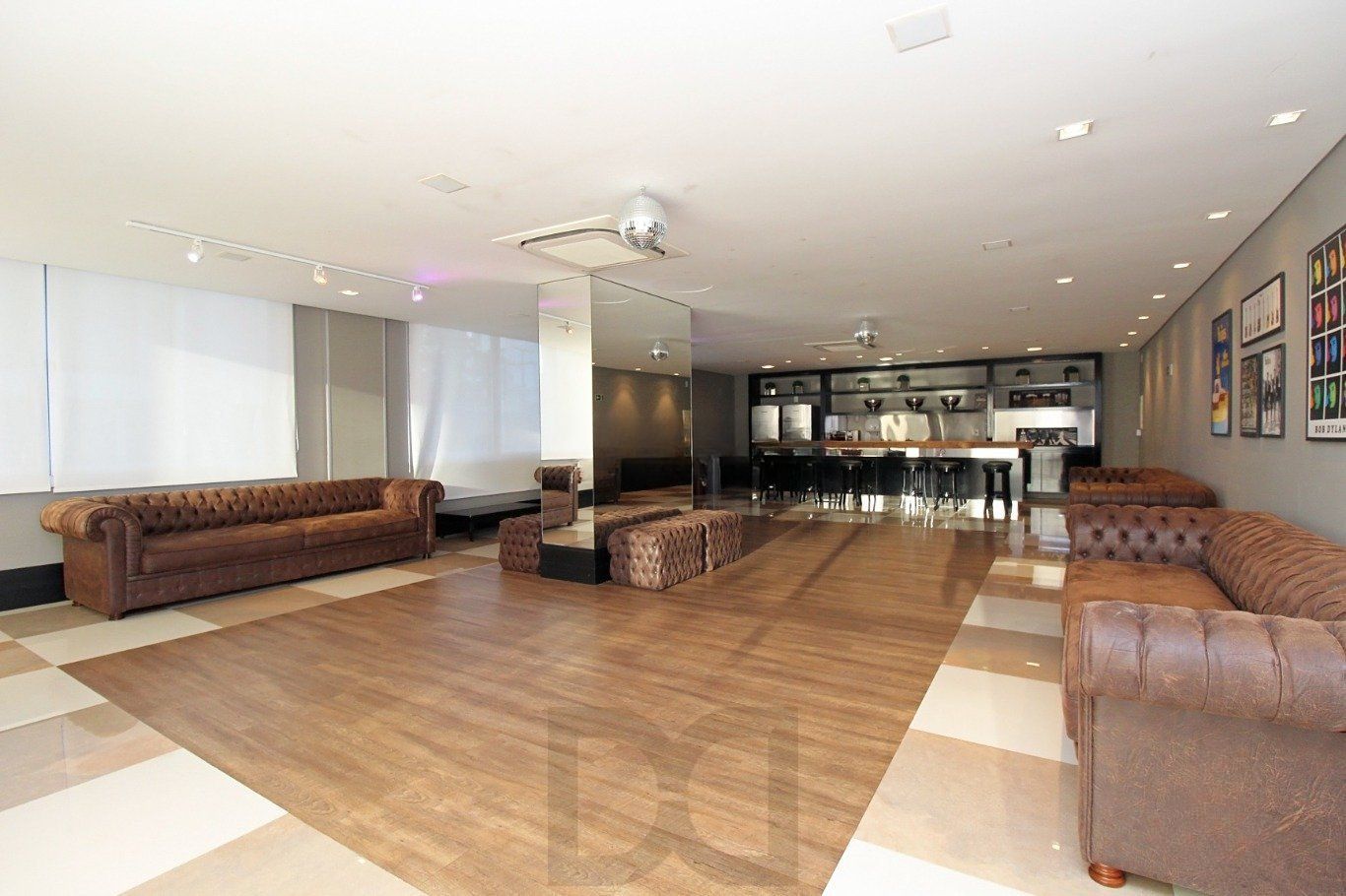 Apartamento com 3 quartos, 3 suítes e 128m² à venda em Menino Deus. — foto 40