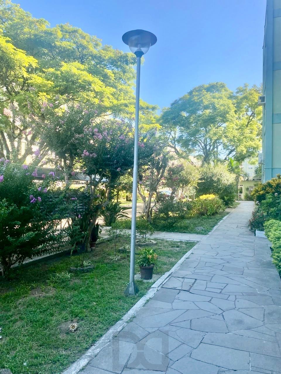 Apartamento de 2 dormitórios Segundo andar Bairro Camaqua em Porto Alegre — foto 29