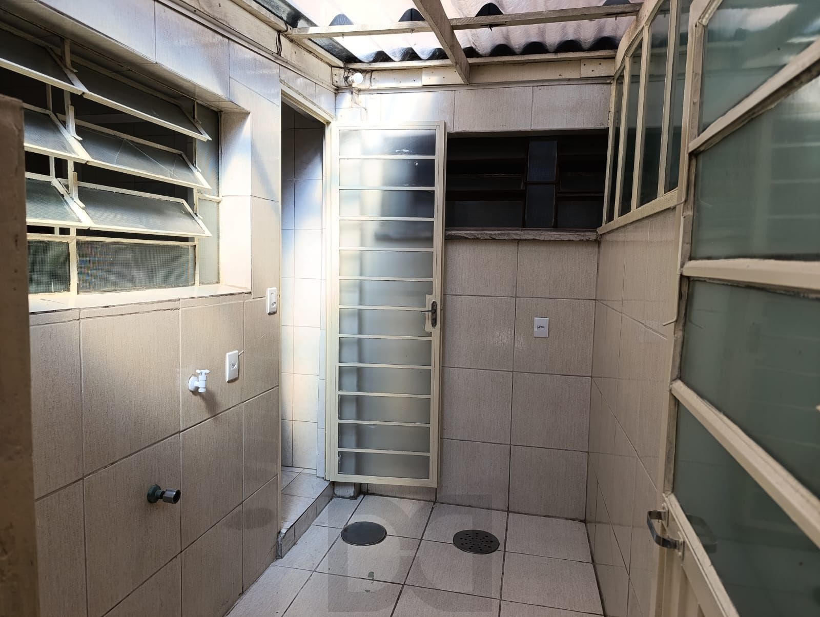 Apartamento térreo de 2 dormitórios e 1 vaga no bairro Praia de Belas — foto 18