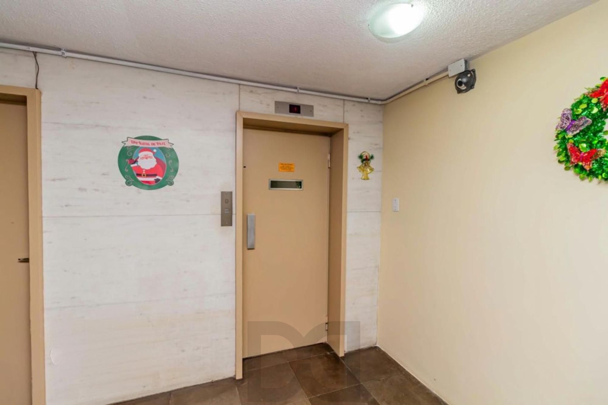 Apartamento com 2 quartos, elevador semi mobiliado no bairro Floresta. — foto 35