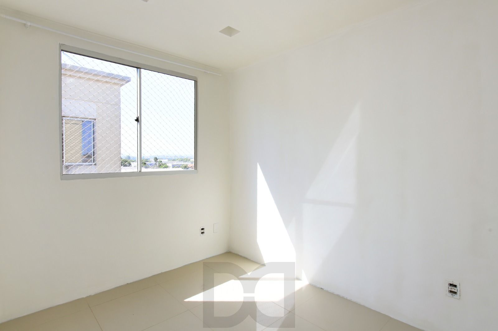 Apartamento 2 Dormitórios com 1 Vaga no Sarandi — foto 1