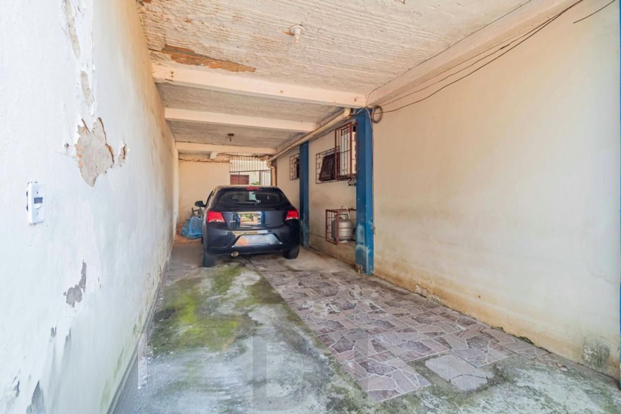 Casa com 4 quartos, 1 suíte , vaga de garagem e churrasqueira à venda em Sarandi. — foto 31