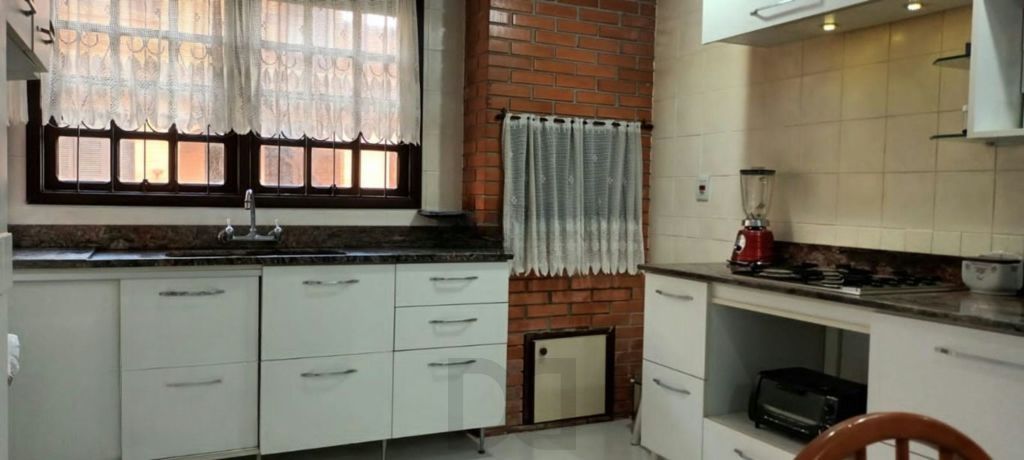 Casa com 3 quartos, 3 banheiros, churrasqueira no bairro Jardim São Pedro. — foto 8