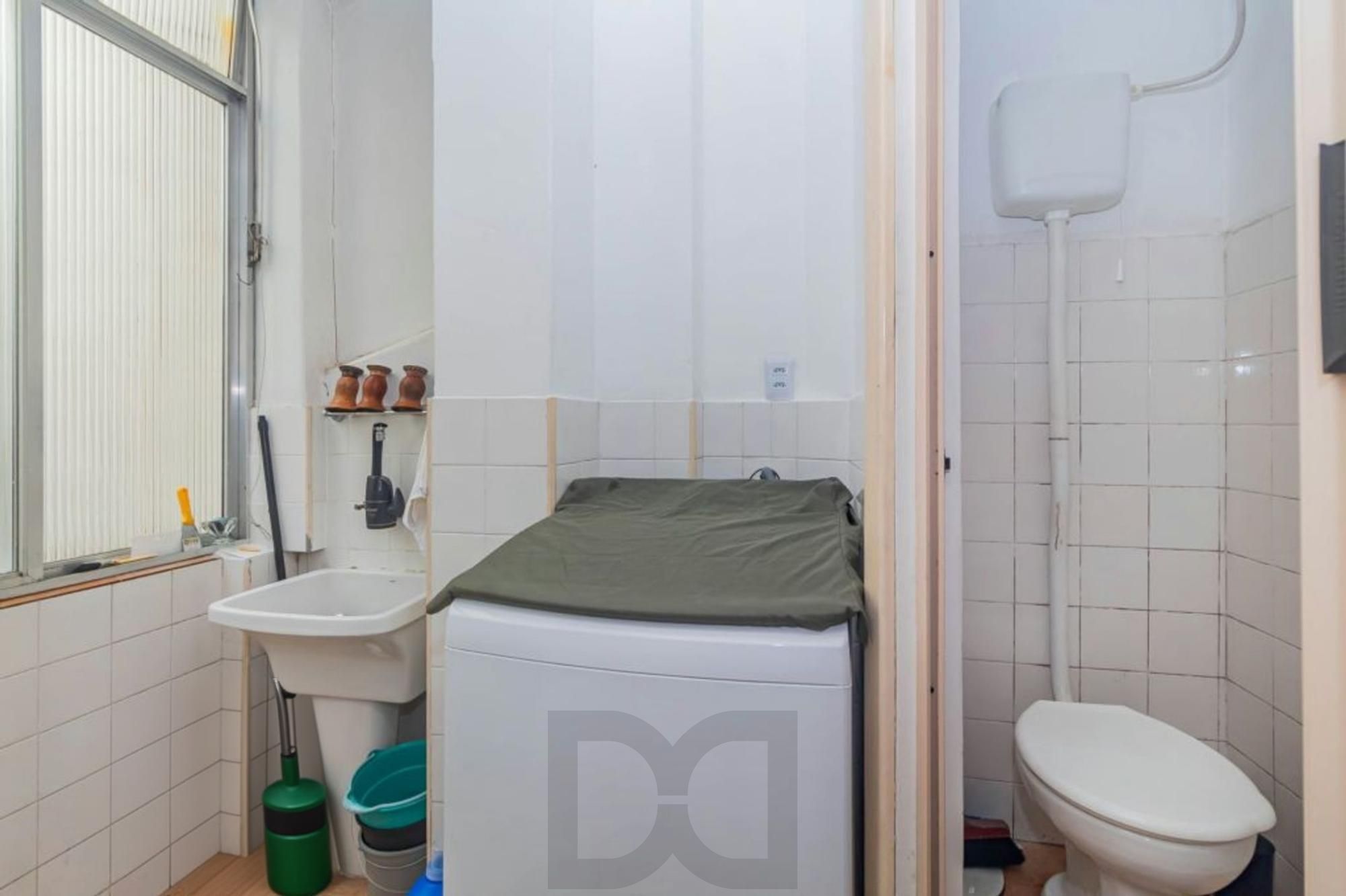 Apartamento semi mobiliado 2 dormitórios bairro Petrópolis — foto 9
