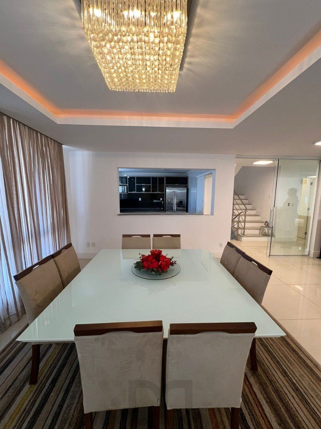 Casa semi mobiliada de 3 dormitórios e 4 vagas no bairro Cascata — foto 6