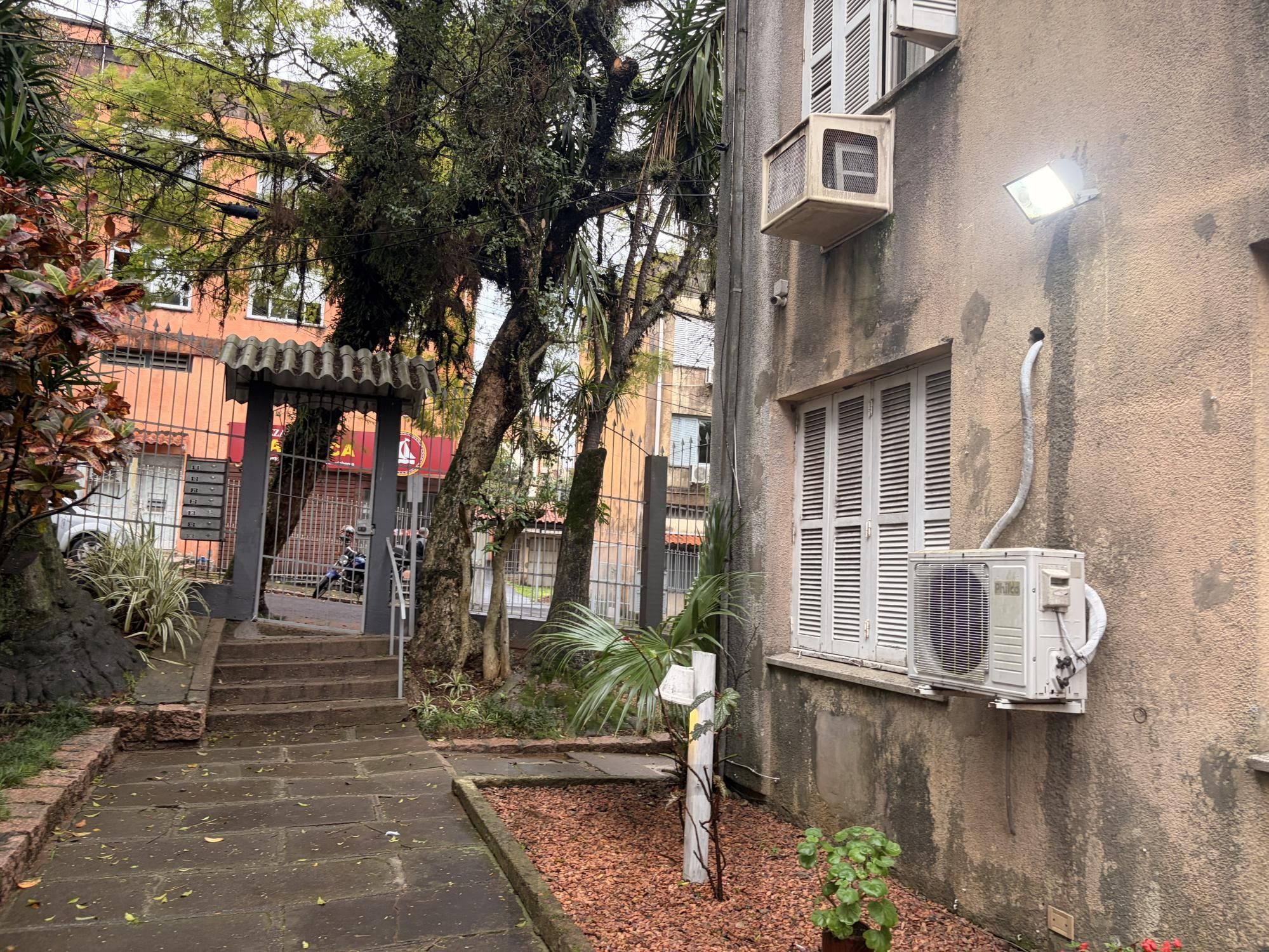 Apartamento térreo de 3 dormitórios com garagem coberta no Sarandi — foto 37